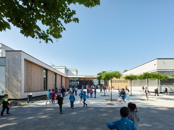 Primary School Herrenried - courtyard