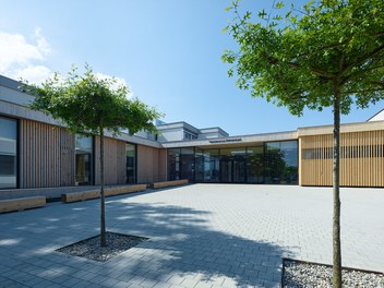 Primary School Herrenried - courtyard