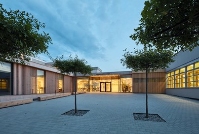 Primary School Herrenried - night shot