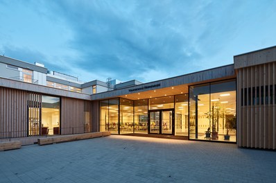 Primary School Herrenried - night shot