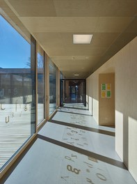 Primary School Herrenried - corridor