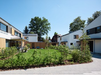 K10 Kiefernweg - view into courtyard