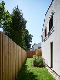 K10 Kiefernweg - garden with fence