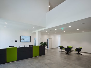Officebuilding BBK - foyer with reception