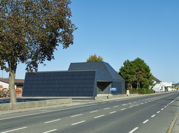 Headquarter Lins - view from street