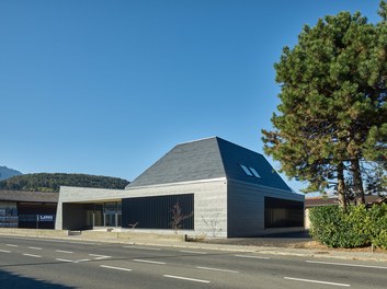 Headquarter Lins - view from street