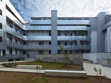 Housing Estate Neubaugürtel - courtyard
