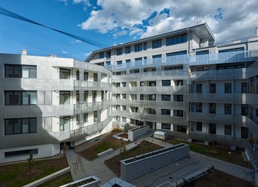 Housing Estate Neubaugürtel - courtyard