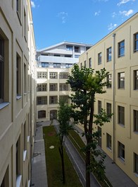 Housing Estate Neubaugürtel - courtyard