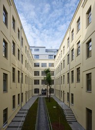 Housing Estate Neubaugürtel - courtyard