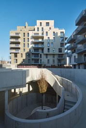 Residential Complex Breitenfurter Strasse - approach to parking garage