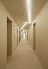 Residential Complex Breitenfurter Strasse - corridor