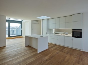 Conversion Residential House Porzellangasse - living-dining room