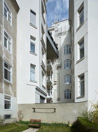 Conversion Residential House Porzellangasse - courtyard