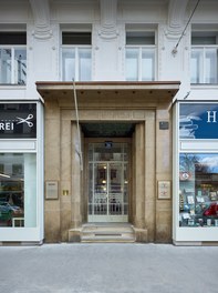 Conversion Residential House Porzellangasse - entrance