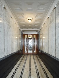 Conversion Residential House Porzellangasse - entrance