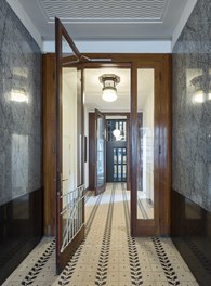 Conversion Residential House Porzellangasse - entrance