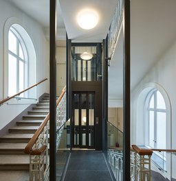Conversion Residential House Porzellangasse - staircase