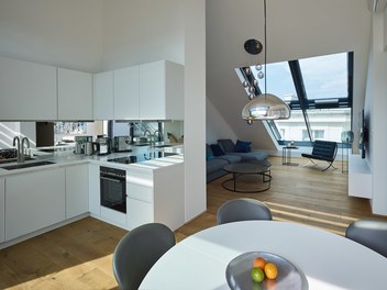 Conversion Residential House Porzellangasse - living-dining room