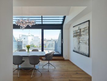 Conversion Residential House Porzellangasse - living-dining room