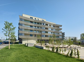 Housing Complex Hirschstetten - view from south