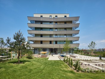 Housing Complex Hirschstetten - courtyard