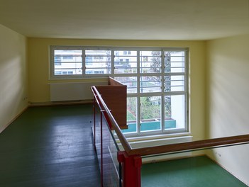 Werkbundsiedlung Restoration - House Loos - two-story living-dining room