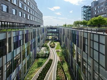 Hospital Krankenhaus Nord - courtyard