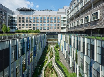 Hospital Krankenhaus Nord - courtyard