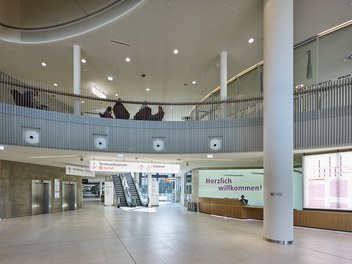 Hospital Krankenhaus Nord - lobby with information
