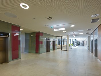 Hospital Krankenhaus Nord - access to elevators