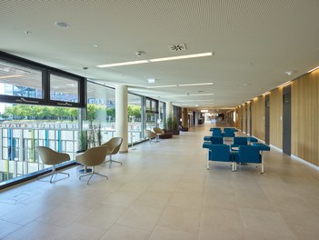 Hospital Krankenhaus Nord - main street