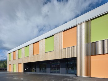 Secondary School Egg - south facade with entrance