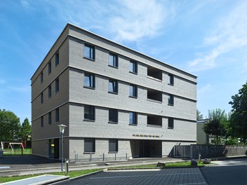 Katholisches Kompetenzzentrum Herrnau - west facade