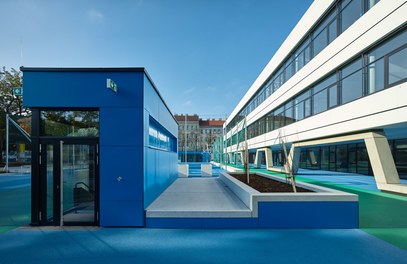 High School ENK; conversion - courtyard with sportsground