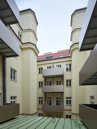 Conversion Sonnenfelsgasse + Bäckerstrasse - courtyard
