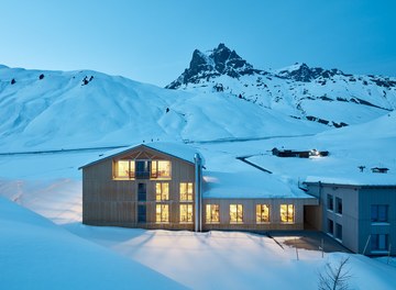 Teamhotel Salober - general view at night