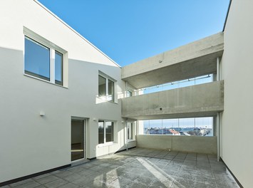 Residential Building Florasdorf - 