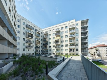 Residential Building Florasdorf - 