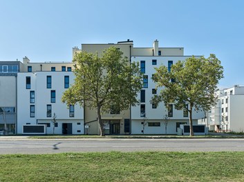 Housing Estate Groß-Enzersdorfer-Straße - 